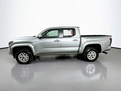 Used 2024 Toyota Tacoma SR5 AWD/4WD image 5