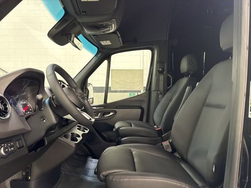 New 2025 Mercedes-Benz Sprinter 2500 image 9