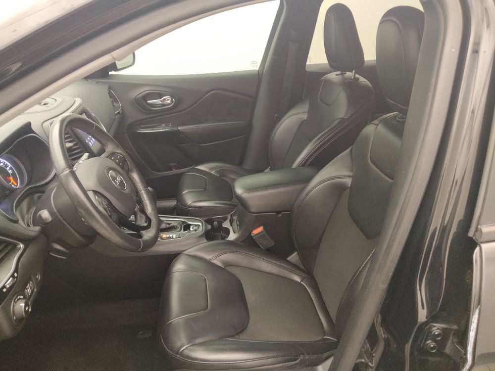 Used 2019 Jeep Cherokee Latitude Plus FWD image 17