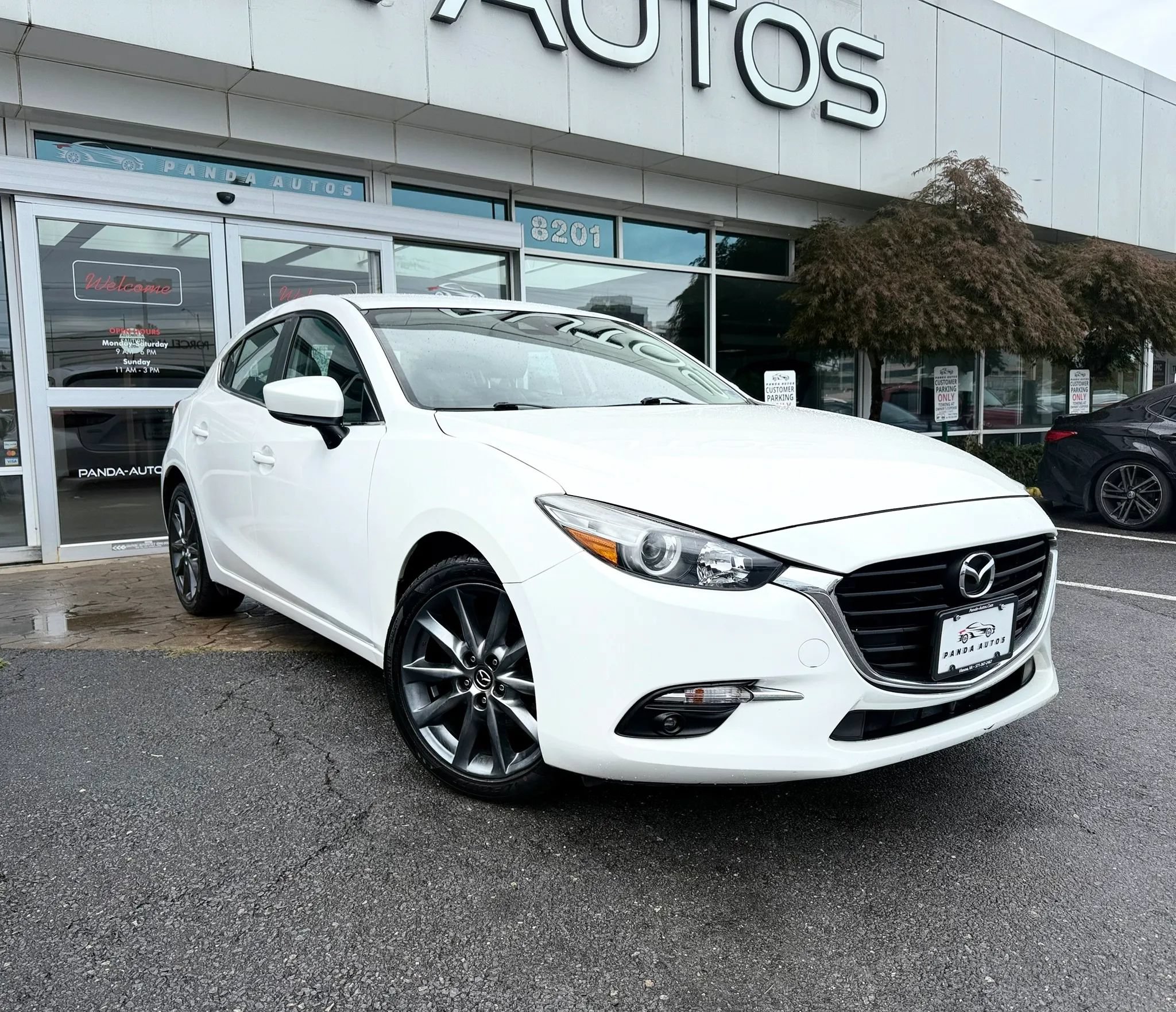 Used 2018 MAZDA MAZDA3 Touring FWD image 1