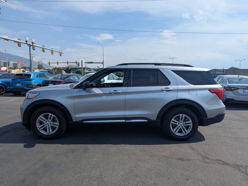 Used 2023 Ford Explorer XLT w/ Equipment Group 202A AWD/4WD image 8