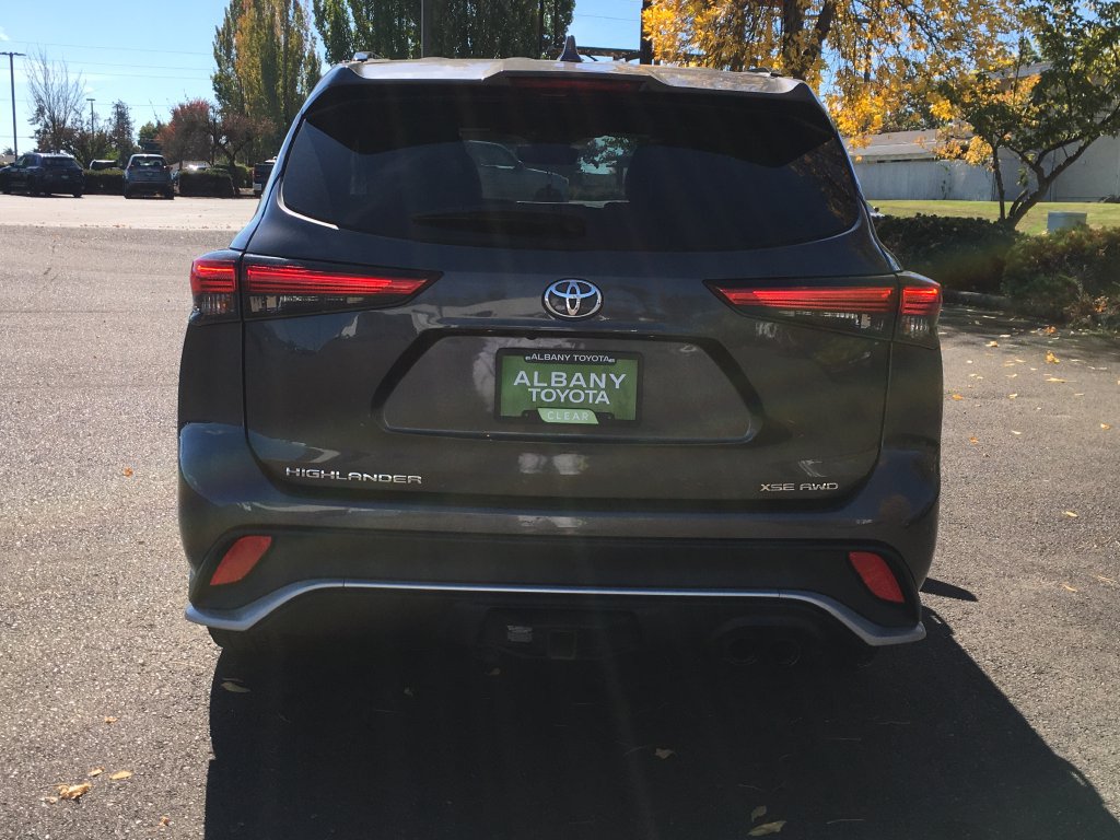 Used 2021 Toyota Highlander XSE AWD/4WD image 5