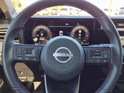 Used 2025 Nissan Kicks SR image 19