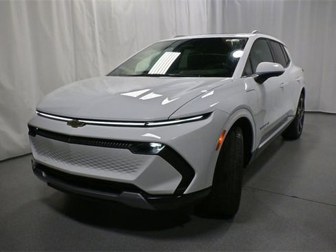 New 2026 Chevrolet Equinox EV LT image 7