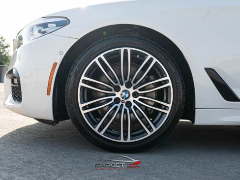 Used 2020 BMW 530i xDrive xDrive M Sport Line w/ M Sport Package image 9