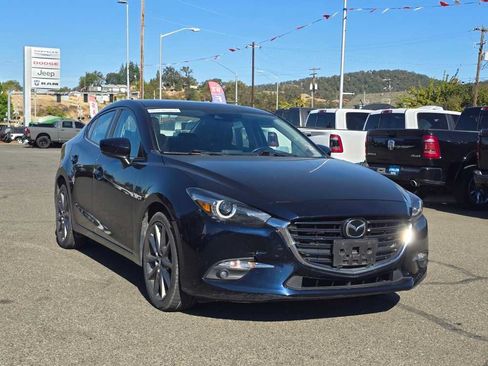 Used 2018 MAZDA MAZDA3 Grand Touring w/ Premium Equipment Package FWD image 12