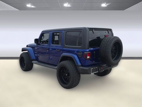 Used 2019 Jeep Wrangler Unlimited Sahara image 3