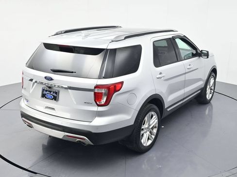 Used 2017 Ford Explorer XLT w/ Equipment Group 202A AWD/4WD image 41