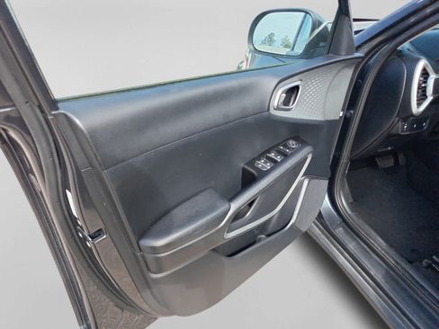 Used 2022 Kia Soul LX FWD image 10