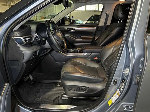 Used 2021 Toyota Highlander Platinum image 24