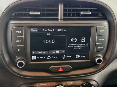 Used 2025 Kia Soul LX w/ LX Technology Package FWD image 19