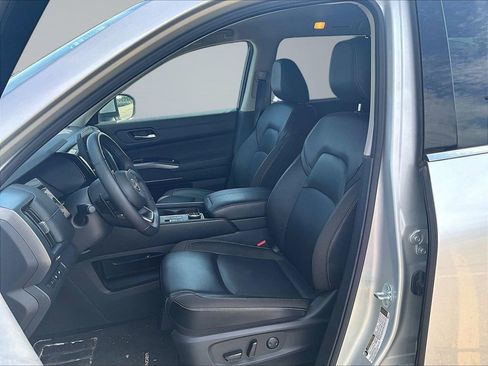 Used 2024 Nissan Pathfinder SL AWD/4WD image 23