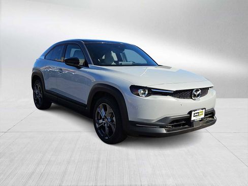 Used 2022 MAZDA MX-30 Electric w/ Premium Plus Pkg image 2