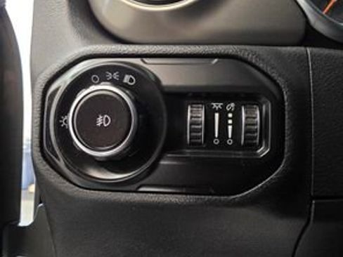 Used 2021 Jeep Wrangler Sport image 14