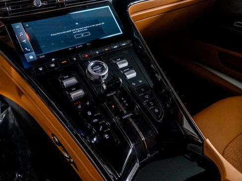 Used 2025 Aston Martin DB12 Coupe image 36