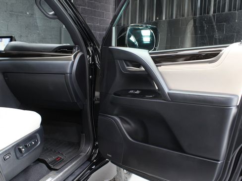 Used 2019 Lexus LX 570 4WD w/ Inspiration Series image 24