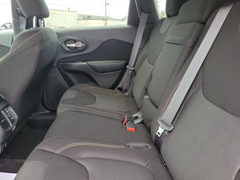 Used 2015 Jeep Cherokee Latitude FWD image 10