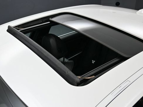 Used 2024 BMW 330i xDrive Sedan w/ Convenience Package image 9