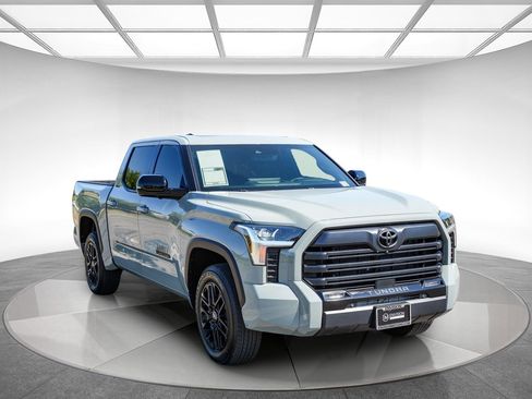 Used 2025 Toyota Tundra Limited AWD/4WD image 5