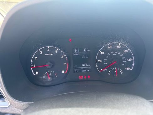 Used 2021 Hyundai Accent SE FWD image 2