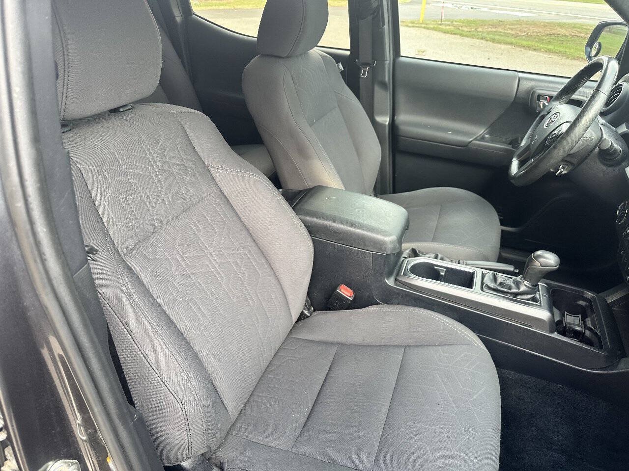 Used 2019 Toyota Tacoma TRD Off-Road AWD/4WD image 12