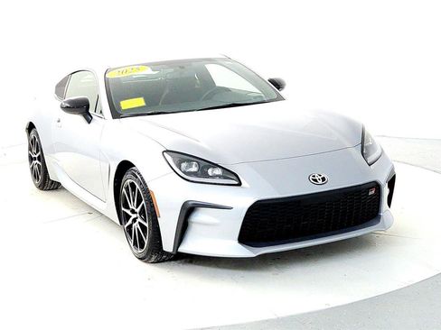 Certified 2025 Toyota GR86 w/ ALL Weather Mat Package (TMS) image 7