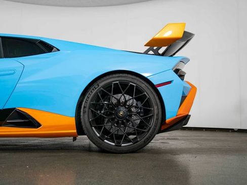 Used 2021 Lamborghini Huracan STO RWD image 13