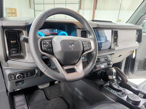 New 2025 Ford Bronco Badlands image 18