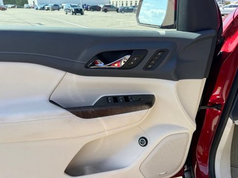 Used 2021 GMC Acadia Denali w/ Denali Technology Package FWD image 23