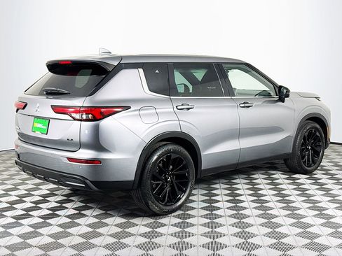 Used 2023 Mitsubishi Outlander SE image 10