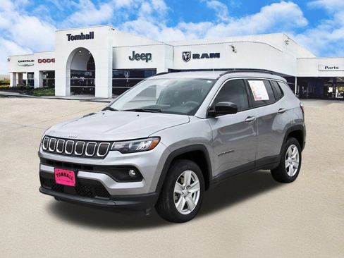 Used 2022 Jeep Compass Latitude AWD/4WD image 3