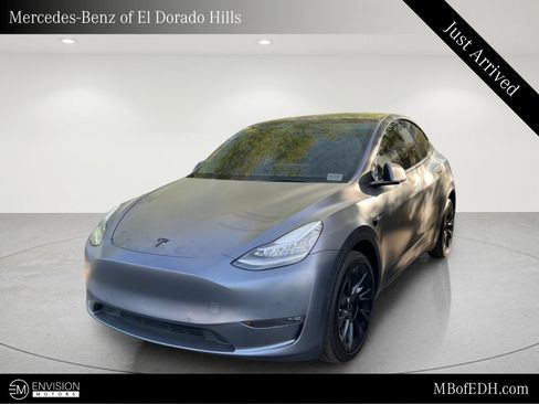 Used 2022 Tesla Model Y Long Range AWD/4WD image 1