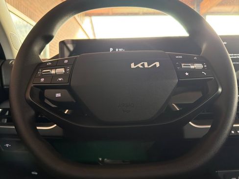 Used 2025 Kia K4 FWD image 22