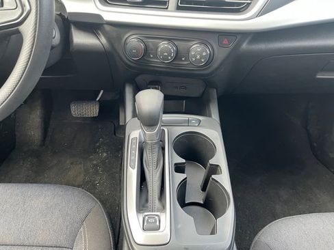 Used 2025 Chevrolet Trax LS w/ LS Convenience Package image 11