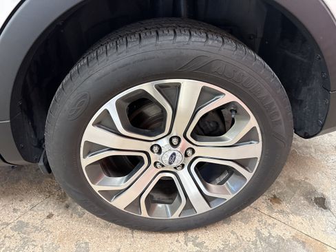 Used 2018 Ford Explorer Platinum AWD/4WD image 8