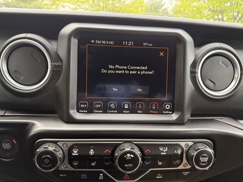 Used 2023 Jeep Wrangler Unlimited Sahara w/ Cold Weather Group AWD/4WD image 23