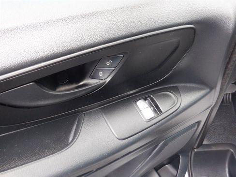 Used 2023 Mercedes-Benz Metris image 11