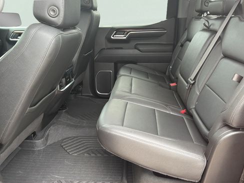 Used 2023 GMC Sierra 1500 SLT w/ SLT Premium Package AWD/4WD image 5