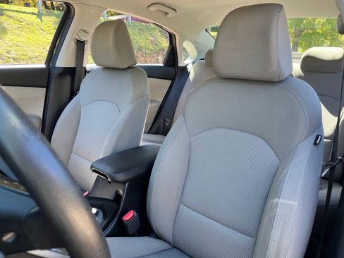 Used 2019 Kia Forte LXS image 9