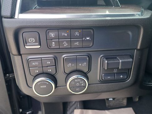 Used 2025 Chevrolet Suburban Premier AWD/4WD image 20