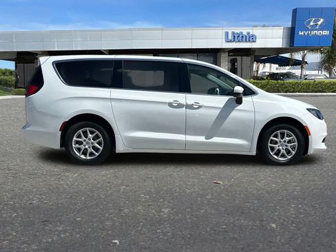Used 2023 Chrysler Voyager LX FWD image 9