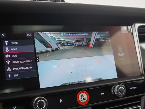 Certified 2026 Porsche Macan Turbo AWD/4WD image 31