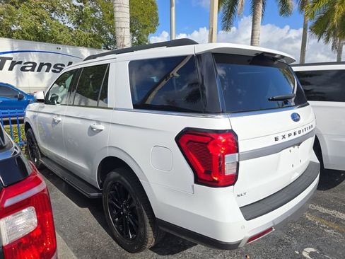 Used 2023 Ford Expedition XLT image 4