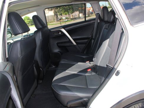 Used 2014 Toyota RAV4 Limited w/ Technology Package AWD/4WD image 30