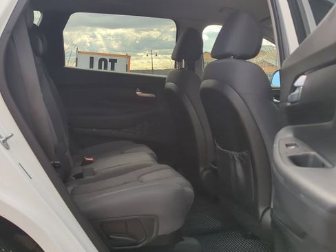 Used 2019 Hyundai Santa Fe SE image 15