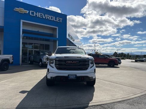 Used 2022 GMC Sierra 1500 AT4 w/ AT4 Premium Package AWD/4WD image 8