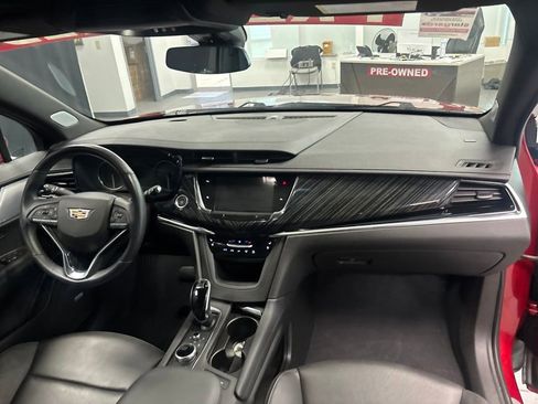 Used 2025 Cadillac XT6 Premium Luxury AWD/4WD image 17