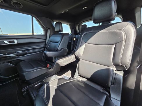 Used 2020 Ford Explorer XLT w/ Equipment Group 202A image 23