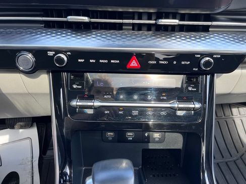 Certified 2024 Kia Carnival SX Prestige FWD image 19