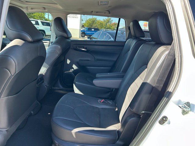 Used 2020 Toyota Highlander XLE FWD image 24